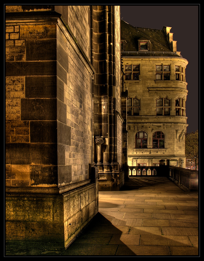 Kirchenecke mit Rathaus 