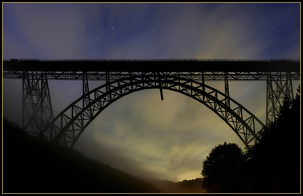 Müngstener Brücke im Nebel   	