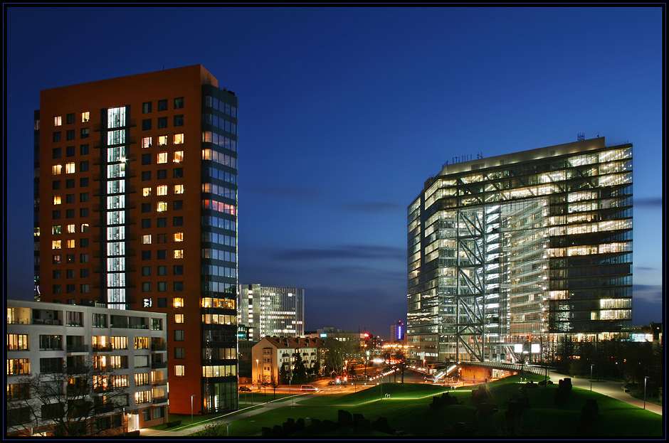 Düsseldorf - Portobello-Haus und Stadttor