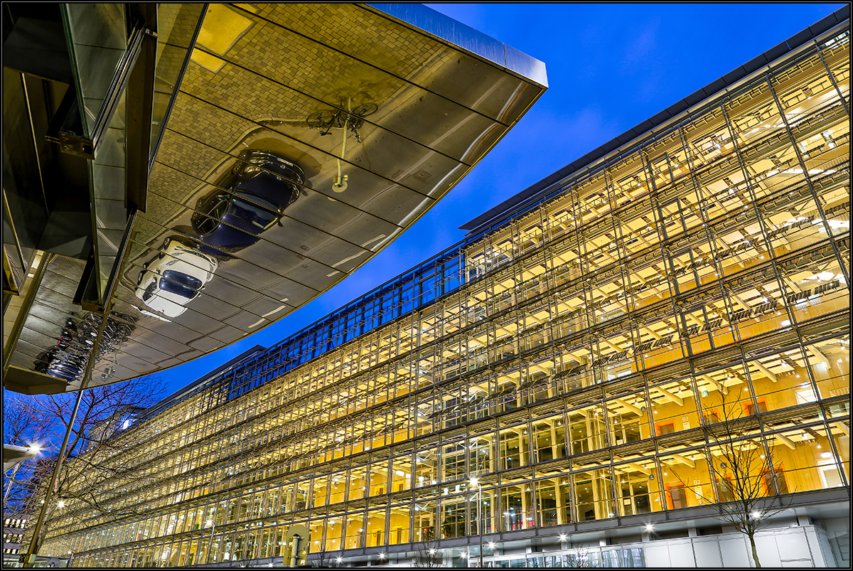  Bürogebäude FLOAT im Düsseldorfer Medienhafen