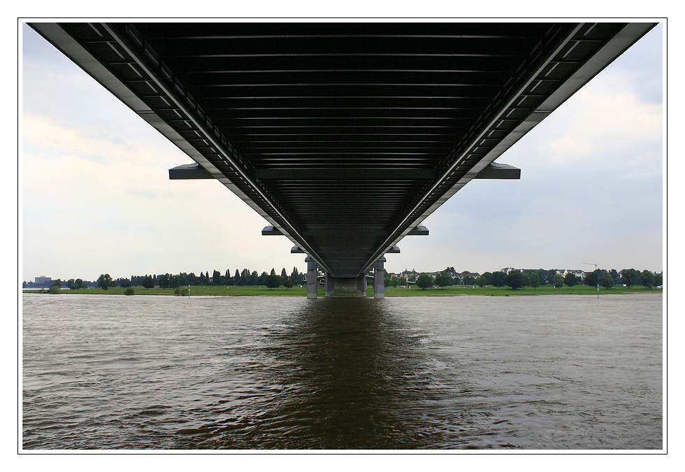  Düsseldorf - Kniebrücke