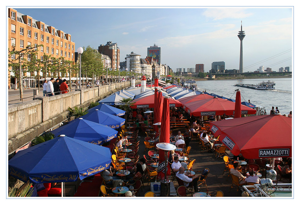  Rheinufer-Promenade in  Düsseldorf 