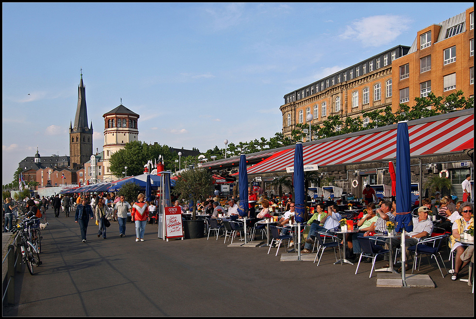Rheinufer-Promenade in  Düsseldorf