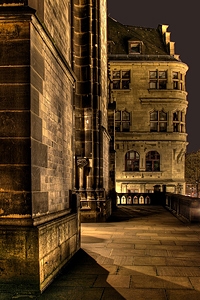 Kirchenecke mit Rathaus 