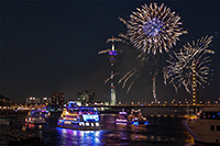 Feuerwerk bei der Düsseldorfer Rheinkirmes