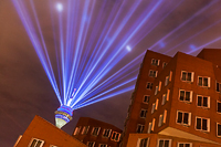 Rheinturm Lichtshow zum 70. Geburtstag von NRW